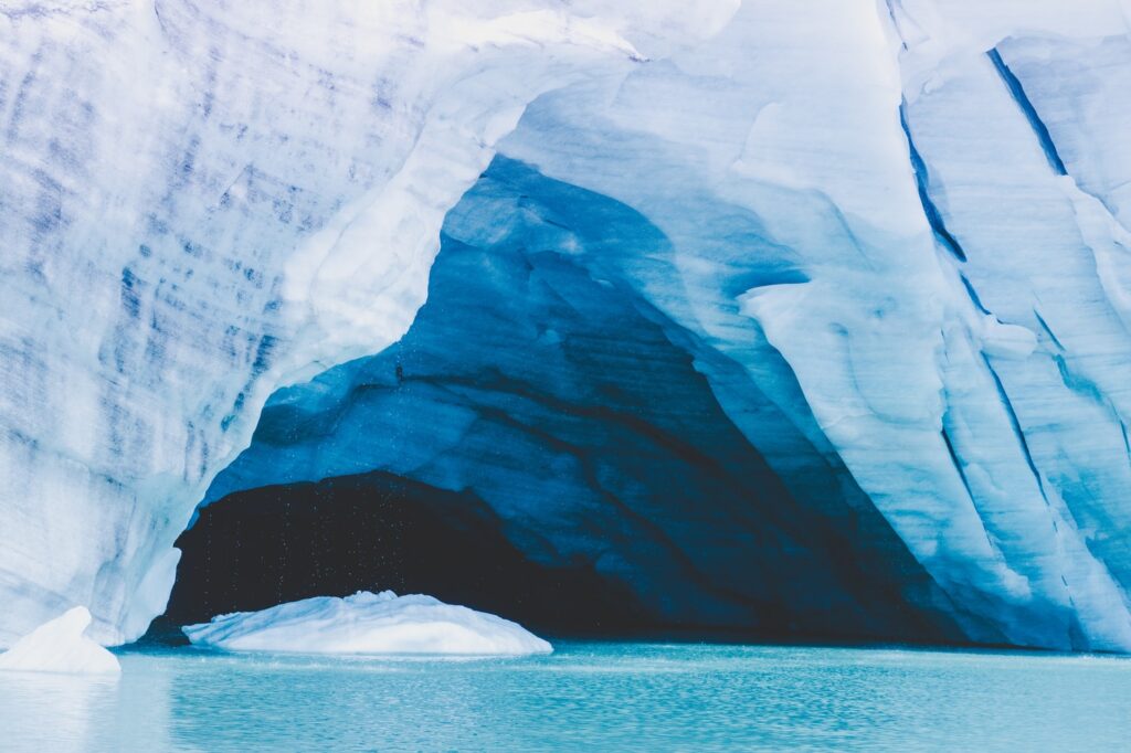 Scope Academics - Canadian Arctic cave in winter